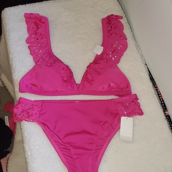 Bikini - Picture 1 of 4